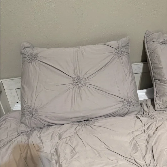 Pottery Barn Teen Comforter and Shams - Picture 3 of 4